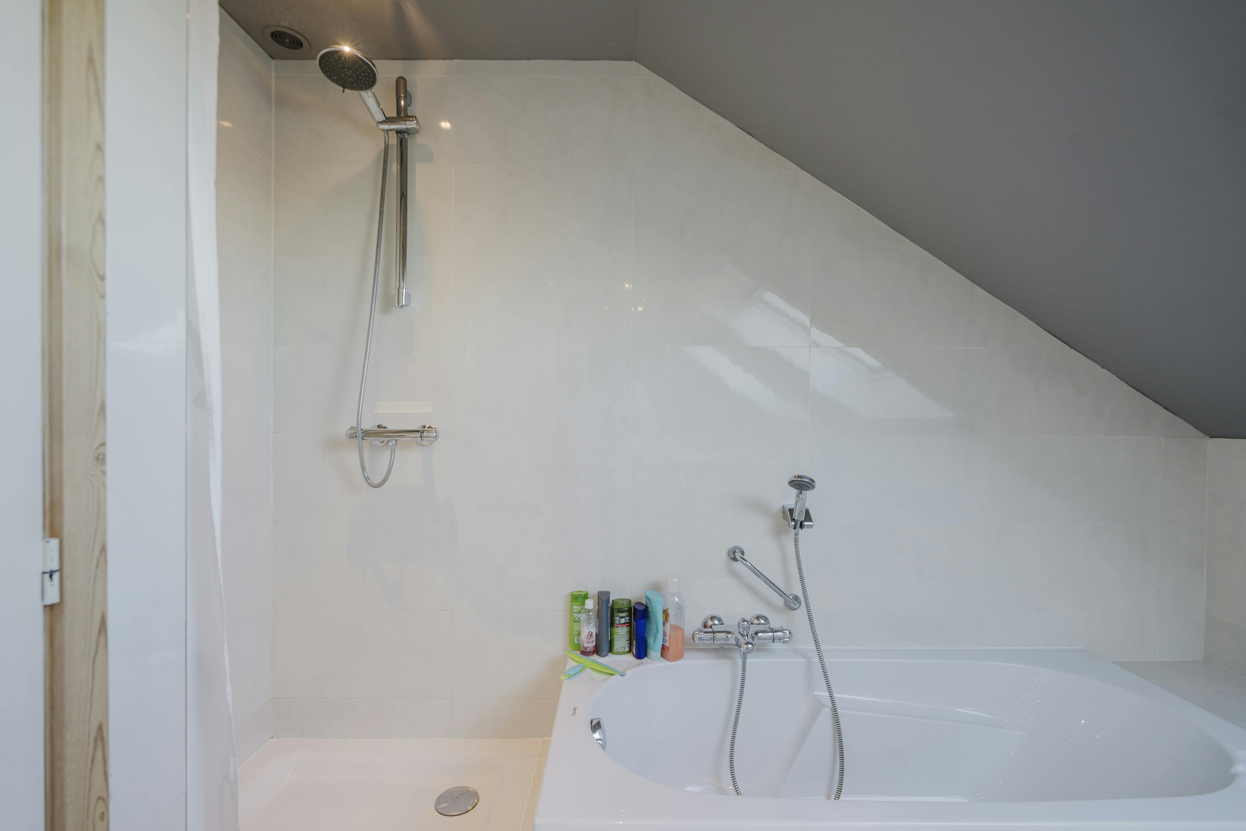 Ruime villa met 6 kamers te koop in Sint-Eloois-Vijve foto 23