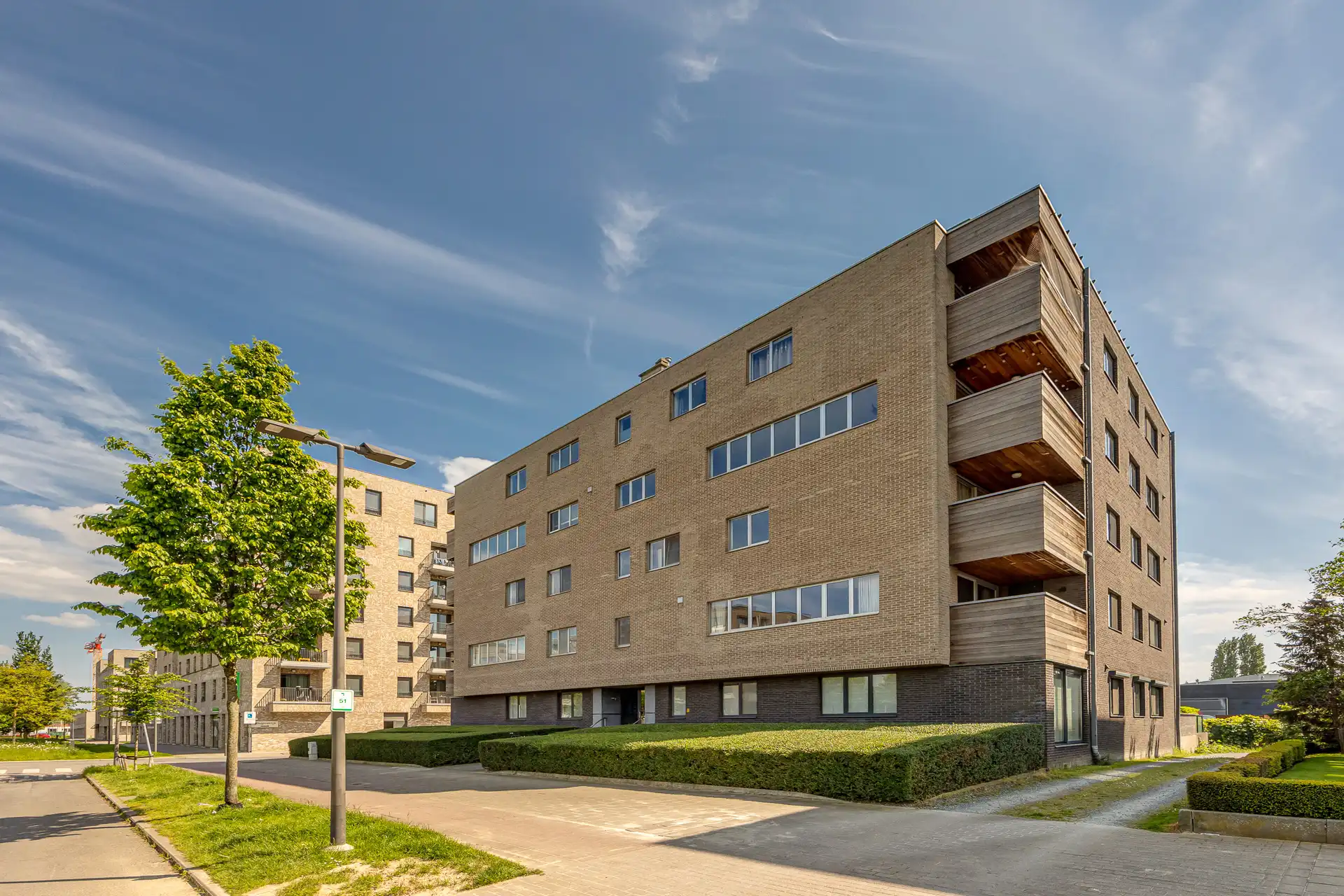 Ruim duplexappartement met garagebox en tuin foto {{pictureIndex}}