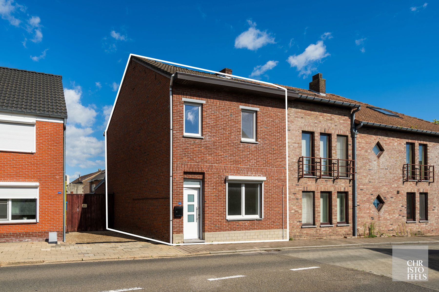 TE HUUR - Woning met 3 slaapkamers én tuin in Lanaken! foto 1