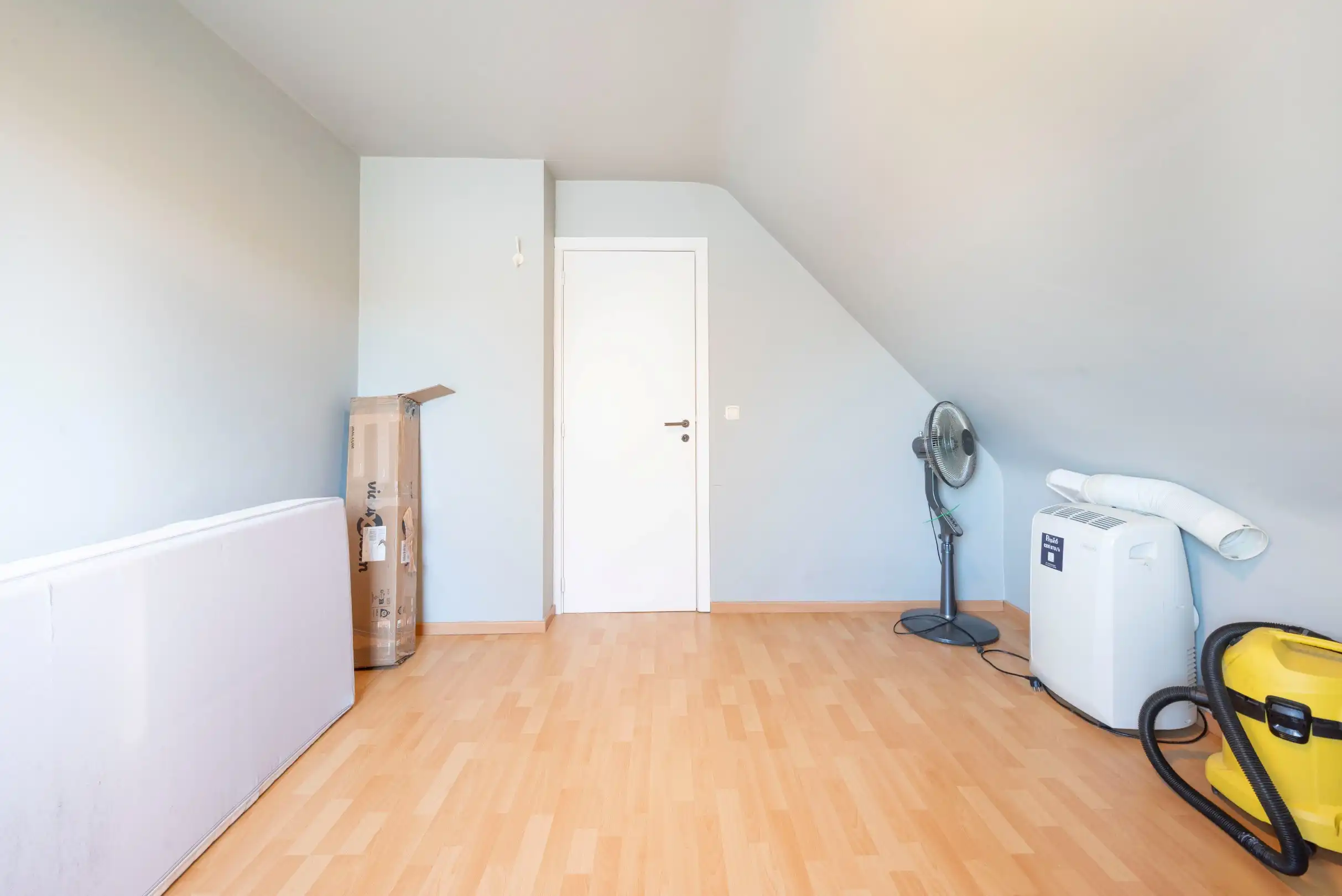 Goed onderhouden halfopen woning met 3 slaapkamers in rustige wijk. foto 13