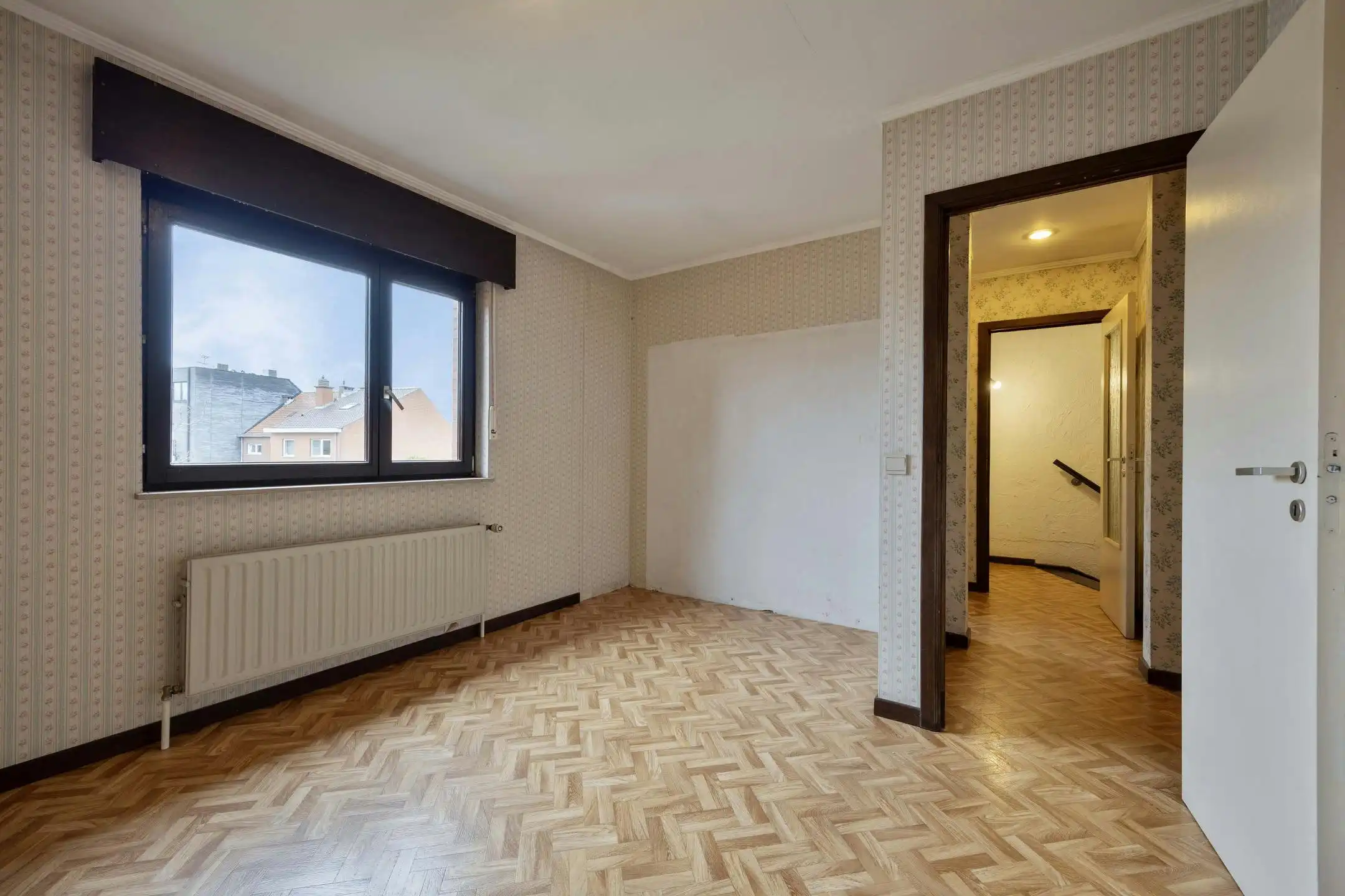 Op te frissen gezinswoning met inpandige garage en tuin op toplocatie in Strombeek! foto 14