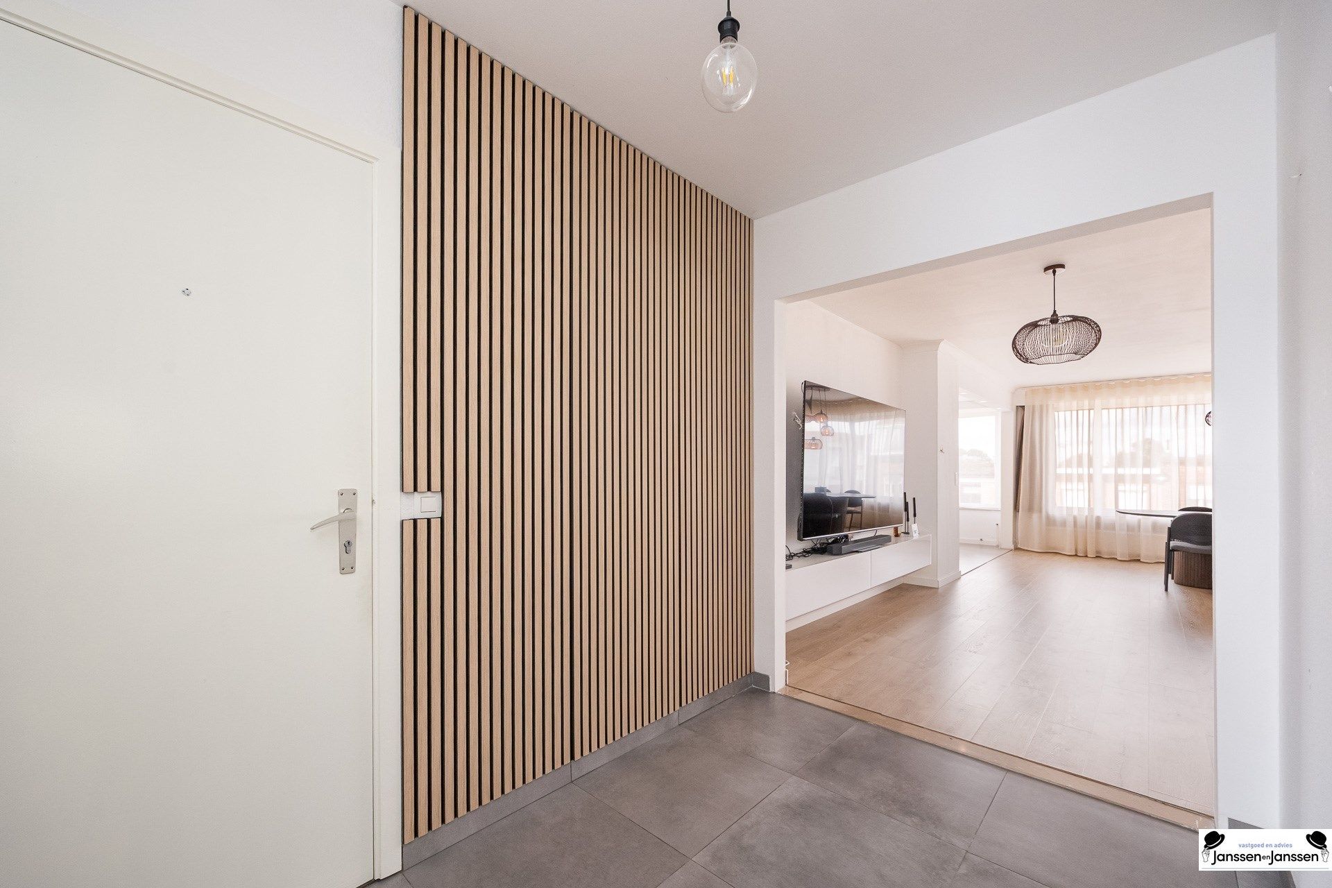 Instapklaar 2-slpk appartement Deurne-Zuid foto 2