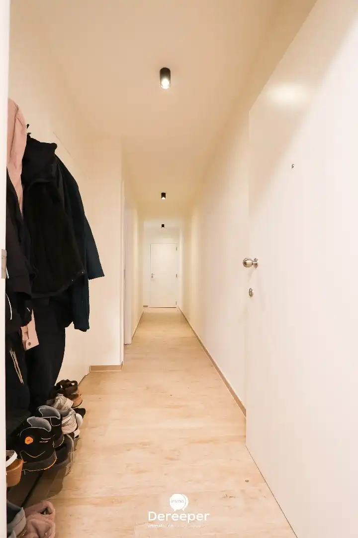 RUIM 3-SLAAPKAMERAPPARTEMENT MET 2 TERRASSEN EN UITZICHT OP DE MARKT VAN TORHOUT foto 2