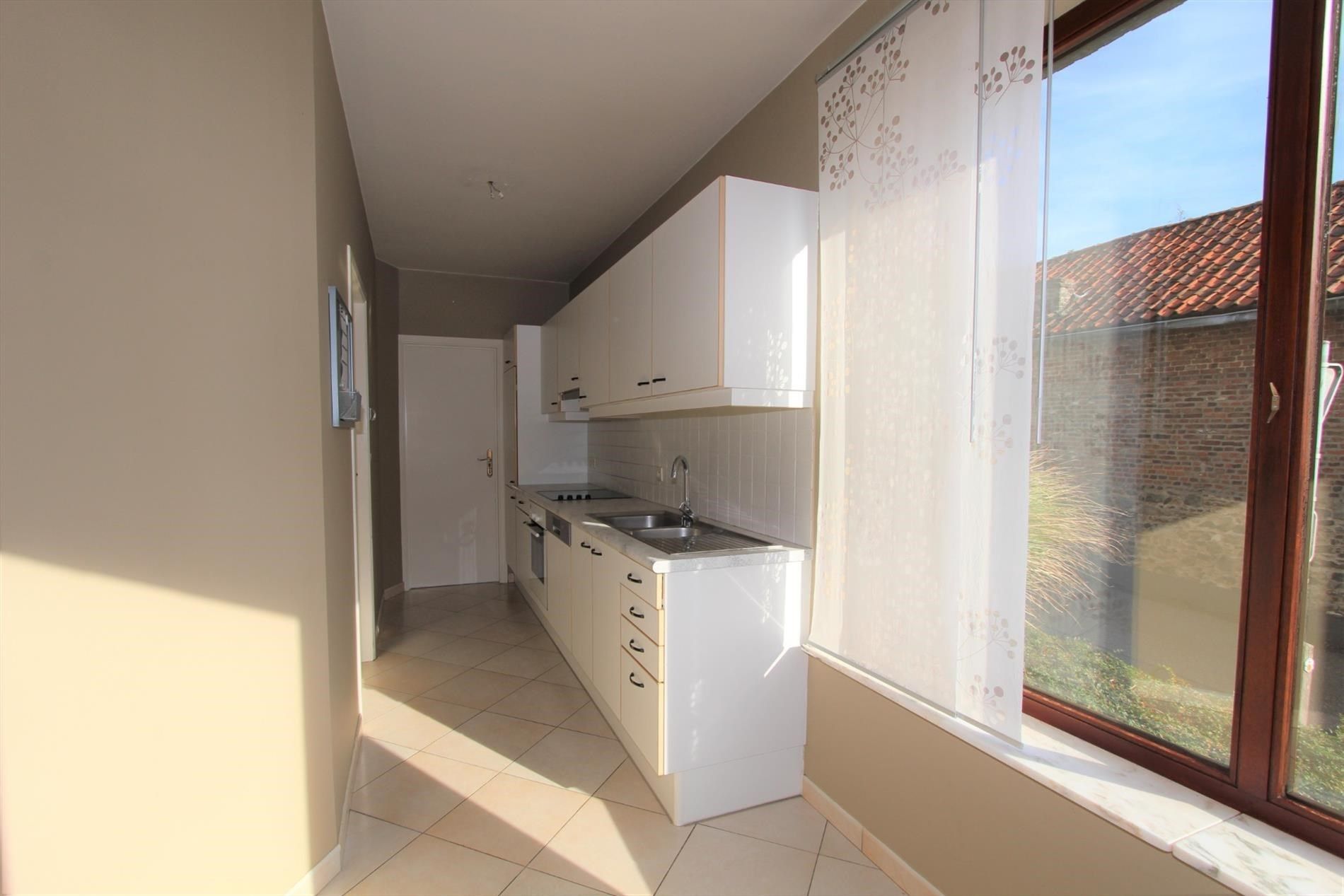 MOOI GELIJKVLOERS APPARTEMENT MET GROOT TERRAS + GARAGE foto 4