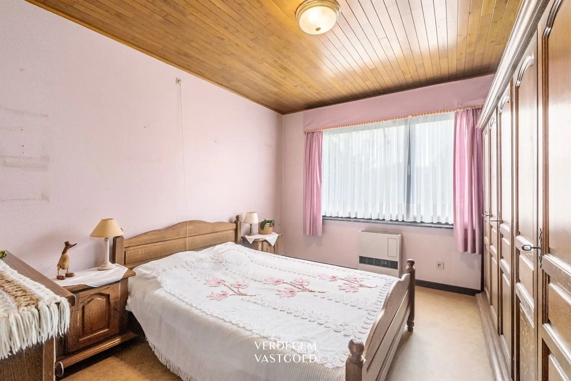 Gelijkvloerse woning met 2 slaapkamers, tuin en garage in een rustige woonwijk, te renoveren foto 9