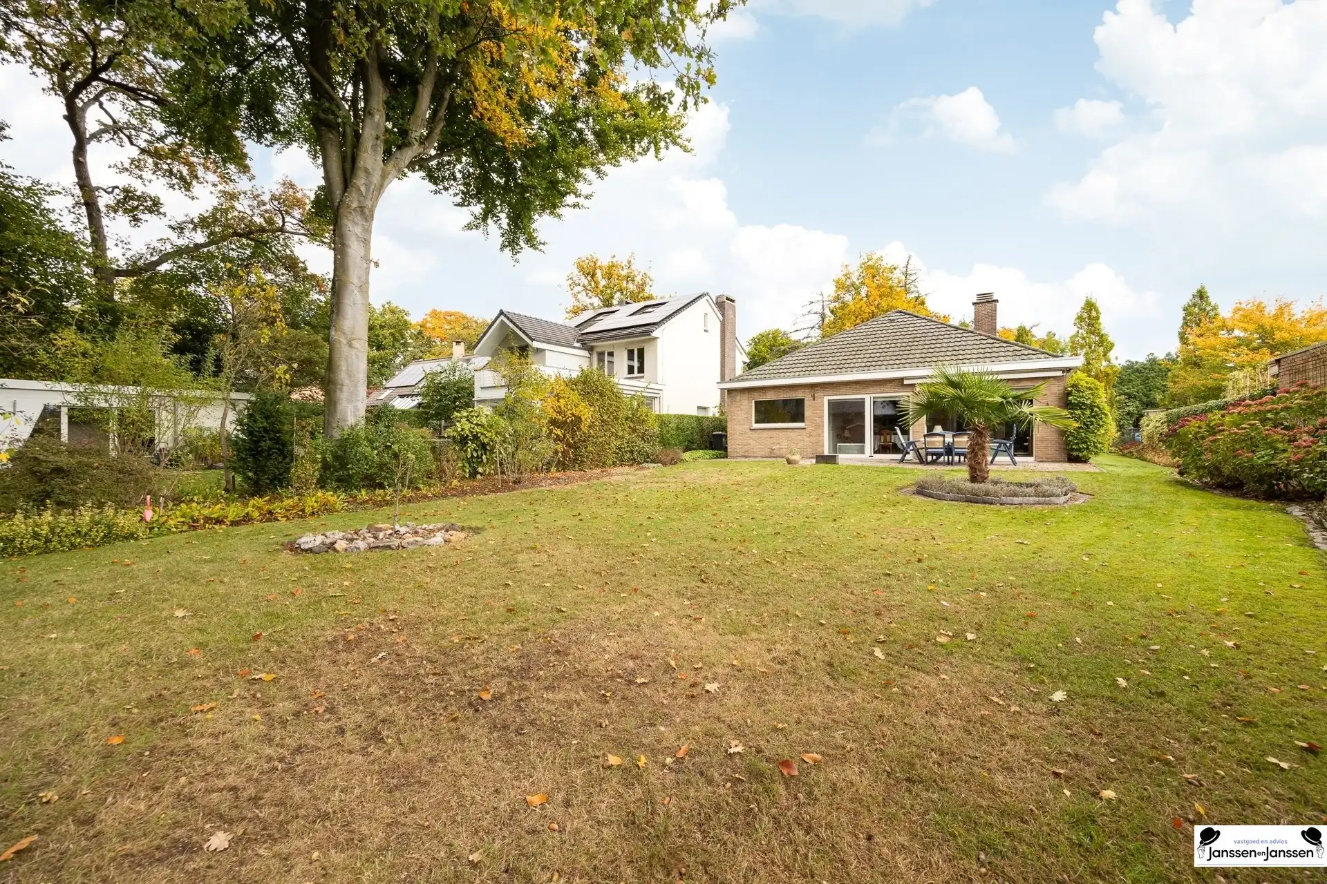 Verrassend ruime villa met ZW-gerichte tuin!  foto 21