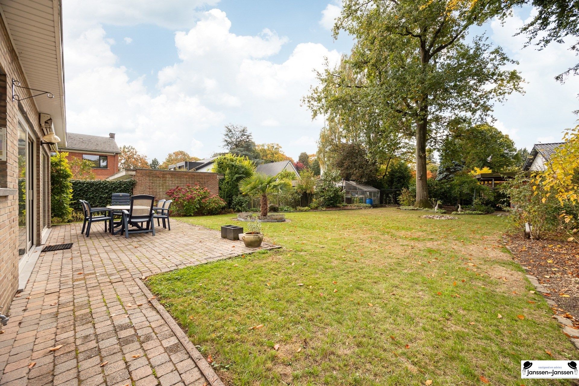 Verrassend ruime villa met ZW-gerichte tuin!  foto 21