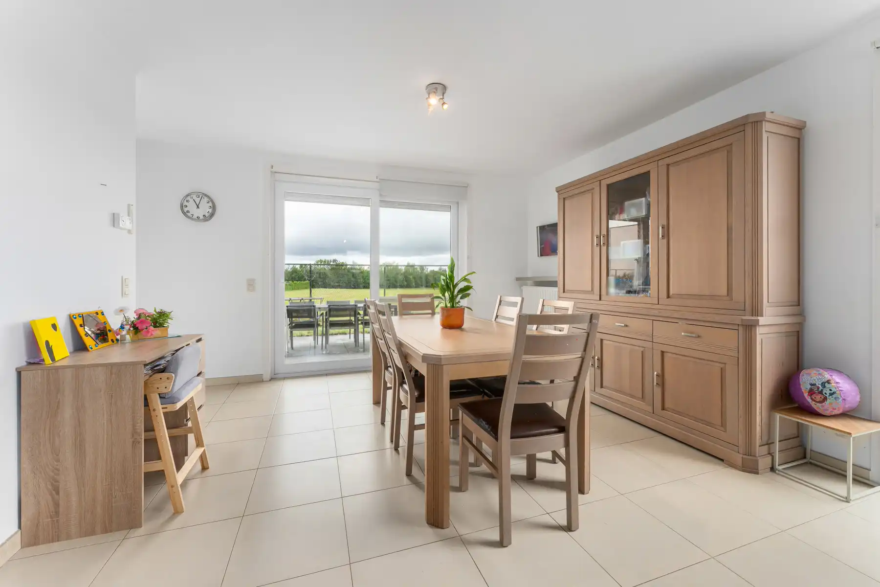 Recente vrijstaande woning met landelijk zicht foto 8