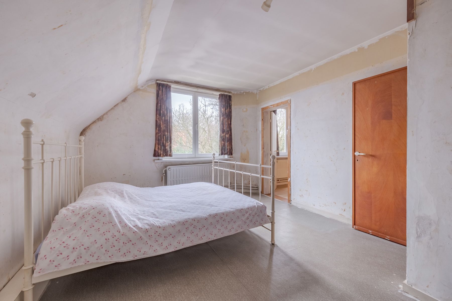 Goed gelegen woning met potentieel foto 7