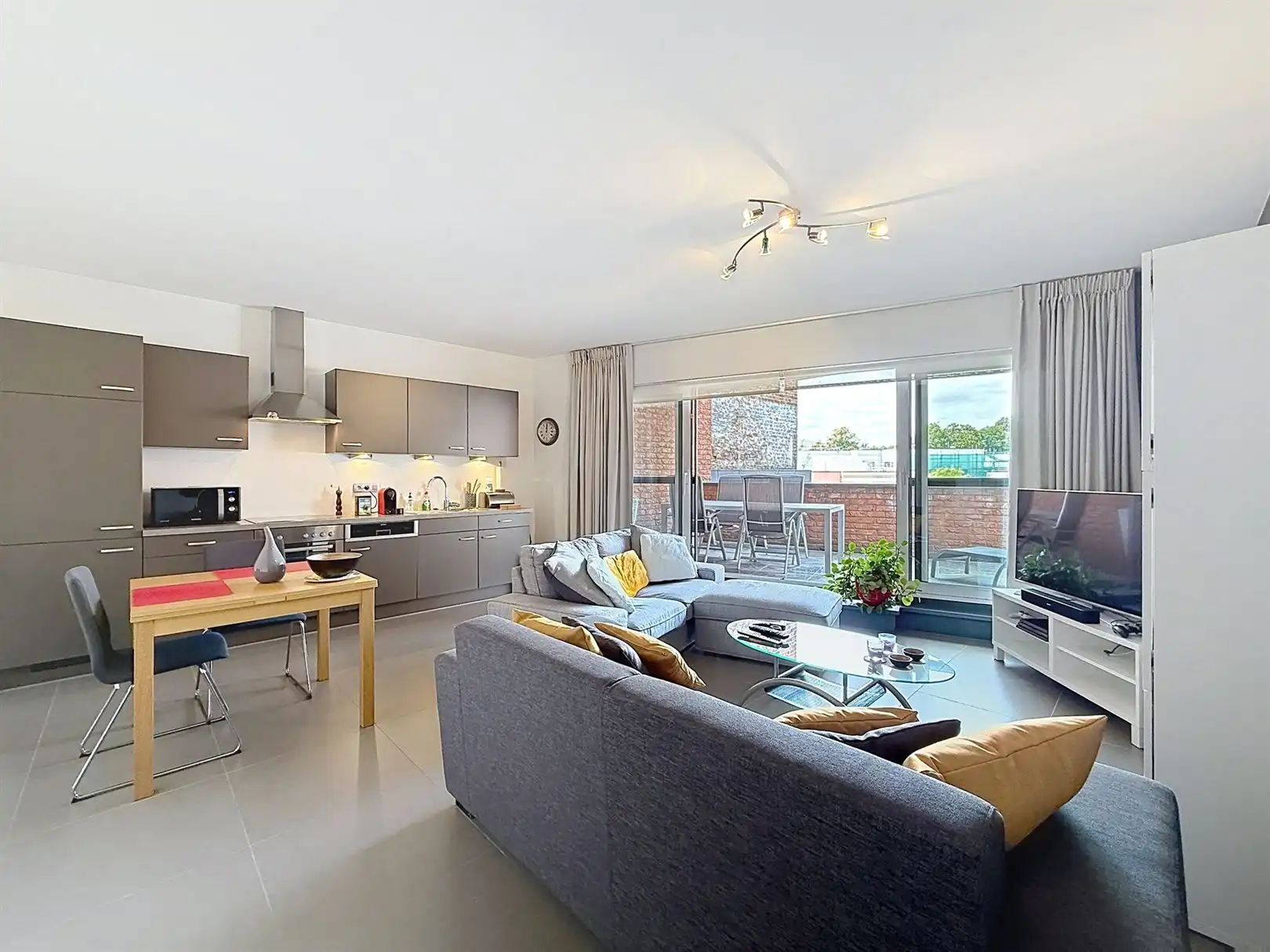 Gemeubeld appartement, 2 slpks, terras en kelder foto 9