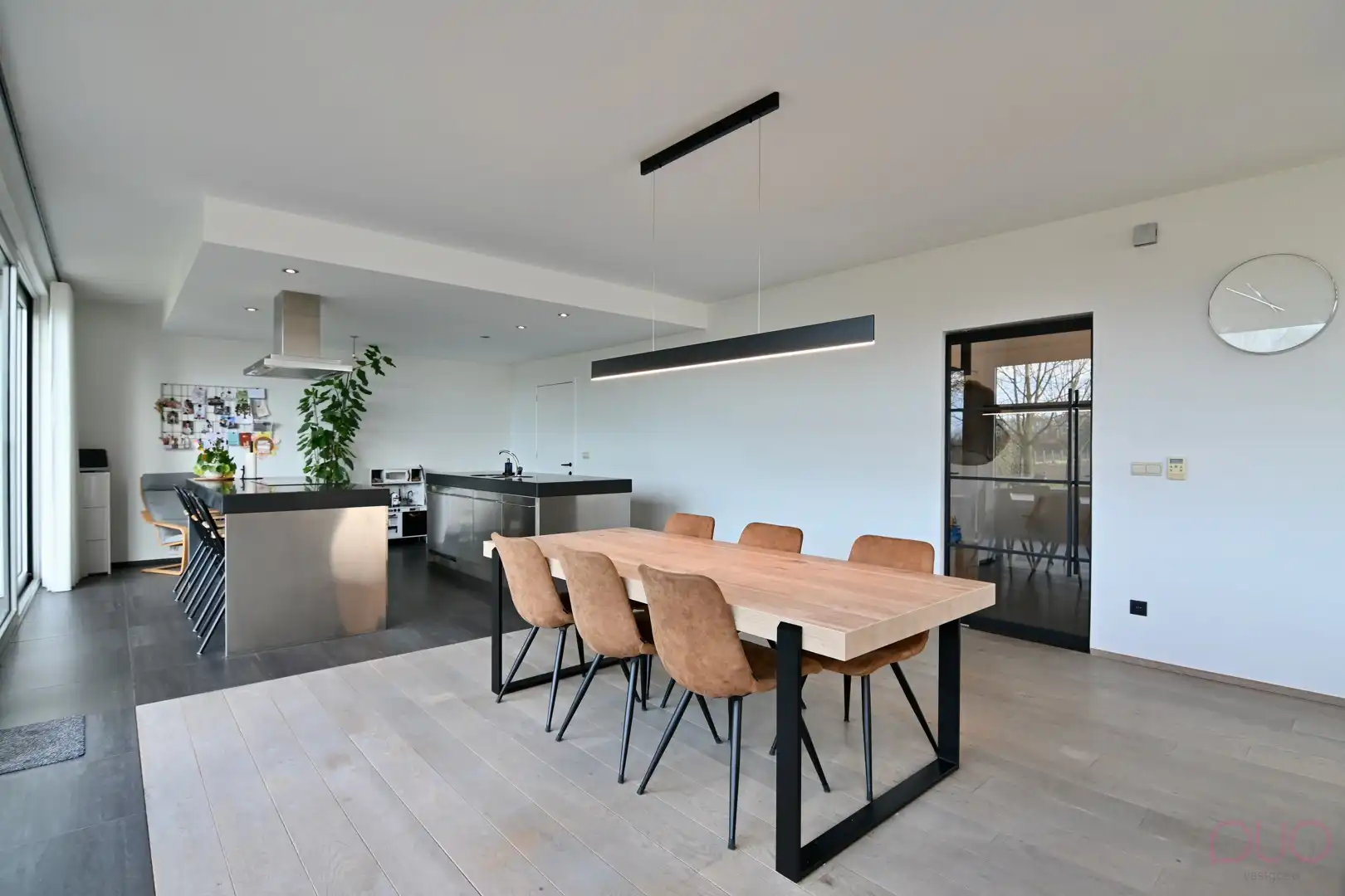 Ontdek ongeëvenaarde luxe en ruimte in deze prachtige villa in het rustige Herk-de-Stad. foto 4