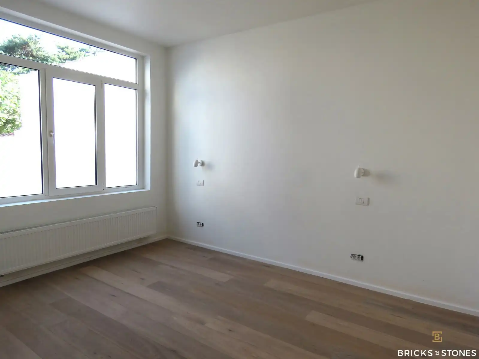 Gerenoveerd appartement met 2 slaapkamers en tuin! foto 7