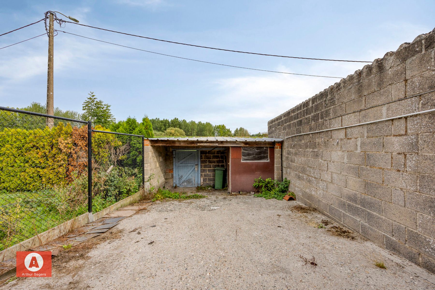 Te renoveren starters-woning of project  foto 4
