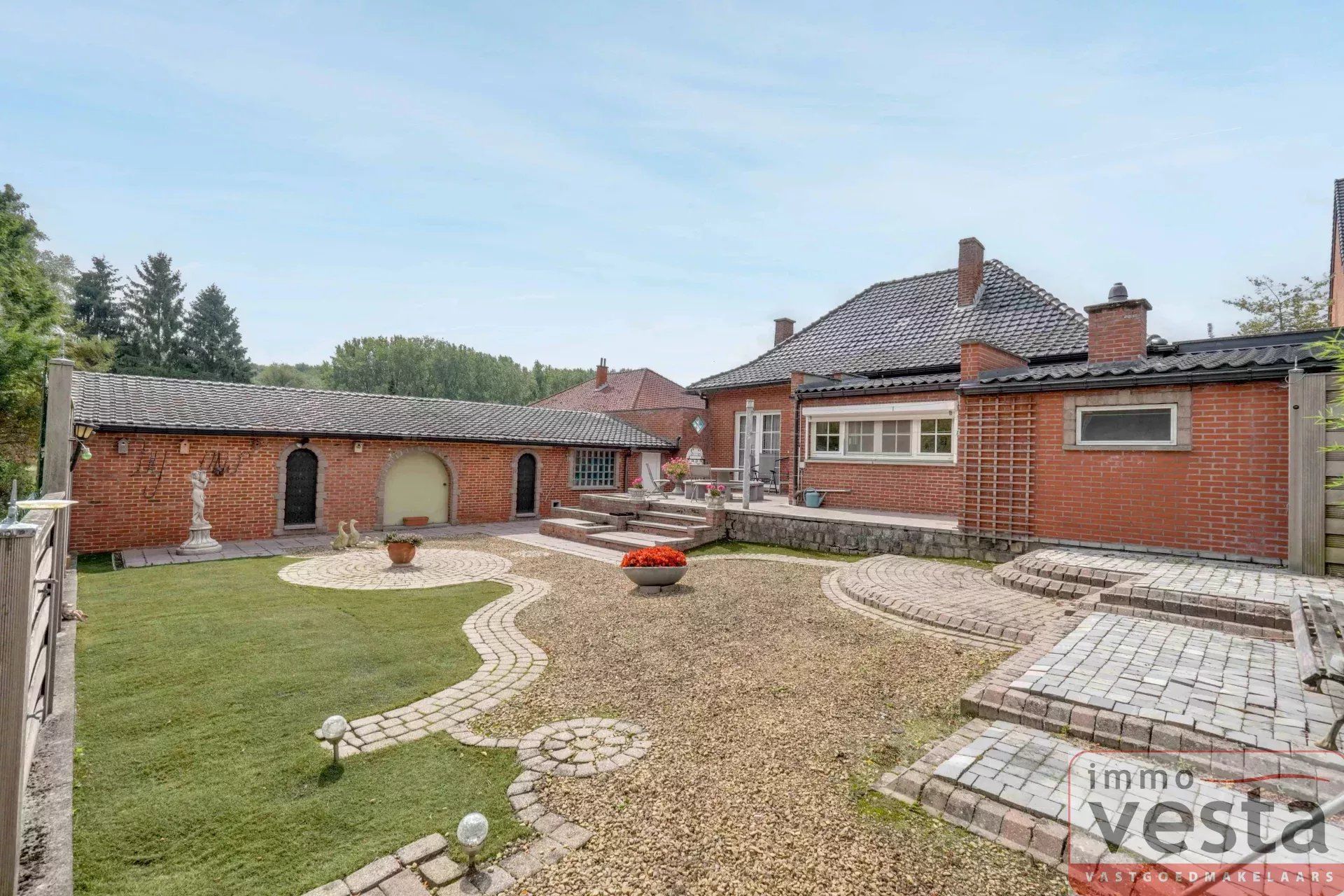 Ruime bungalow vlakbij de natuur foto 18