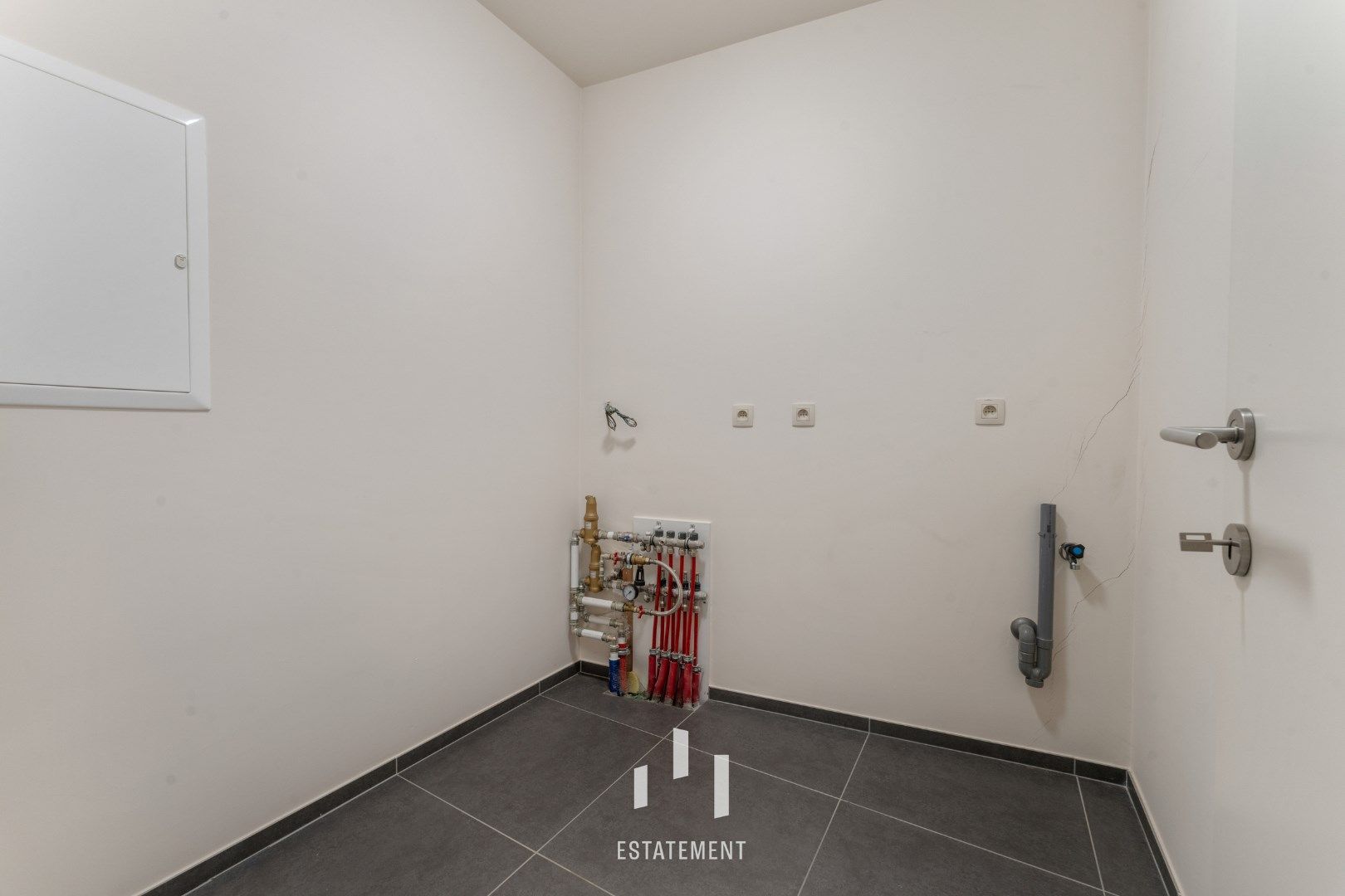 Ruim duplex appartement met 3 slaapkamers in Ieper, bouwjaar 2015, bewoonbare oppervlakte 165.00, EPC-waarde 139.00, energielabel B foto 15