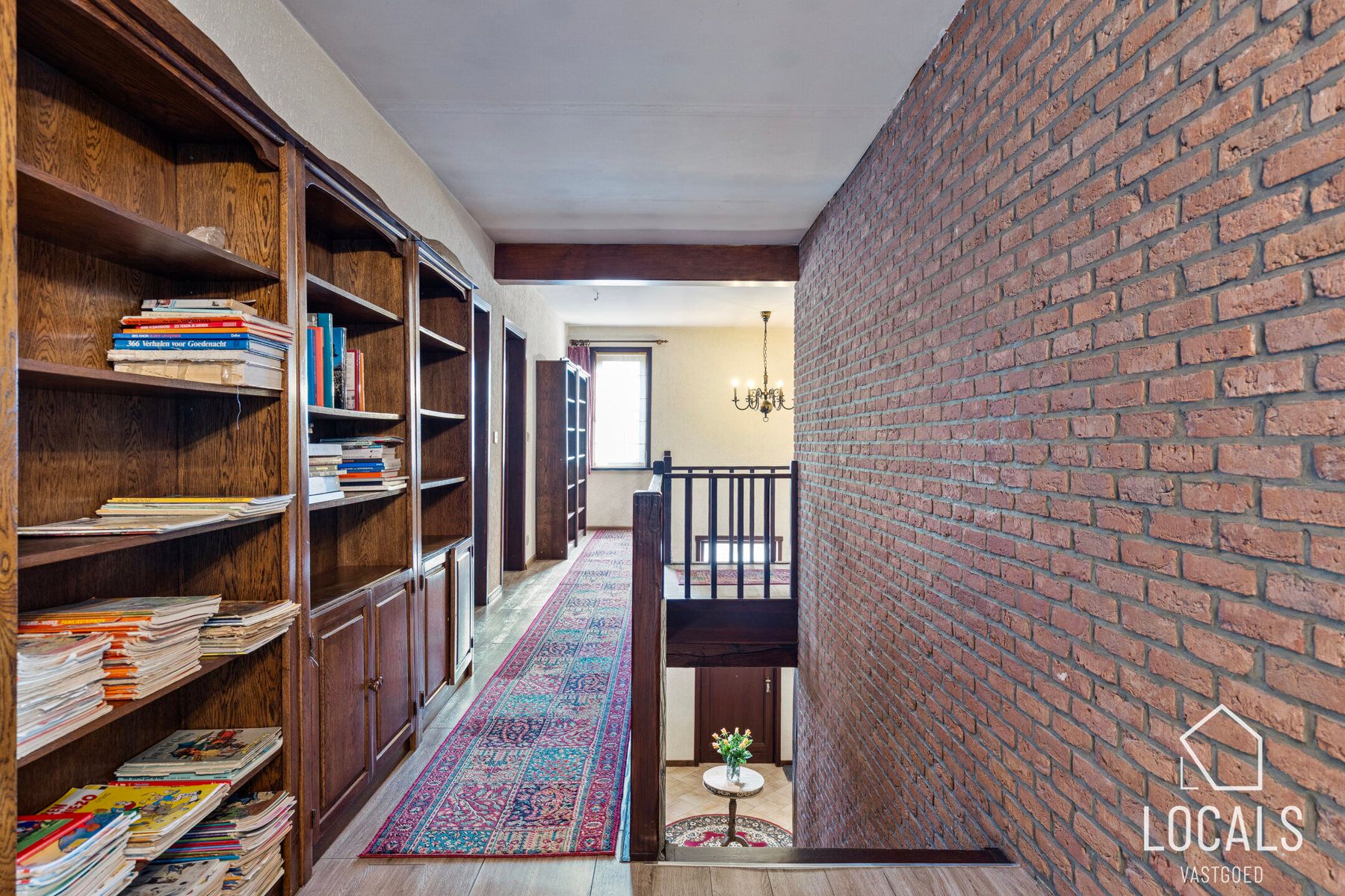 Ruime woning met 5 kamers, 2 garages en prachtig uitzicht foto 11