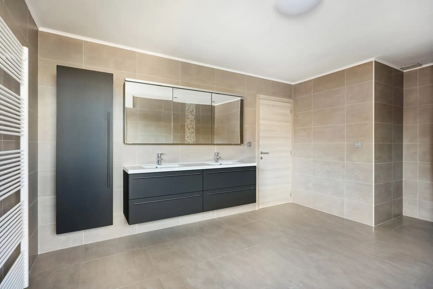 Luxueuze woning met 4/5 slpk. op 11a90ca in Neeroeteren.  foto 23