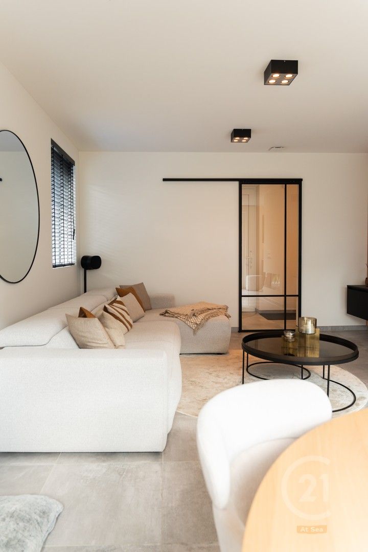 Moderne Woning met 4 Slaapkamers en Inpandige Garage in Lombardsijde foto 15