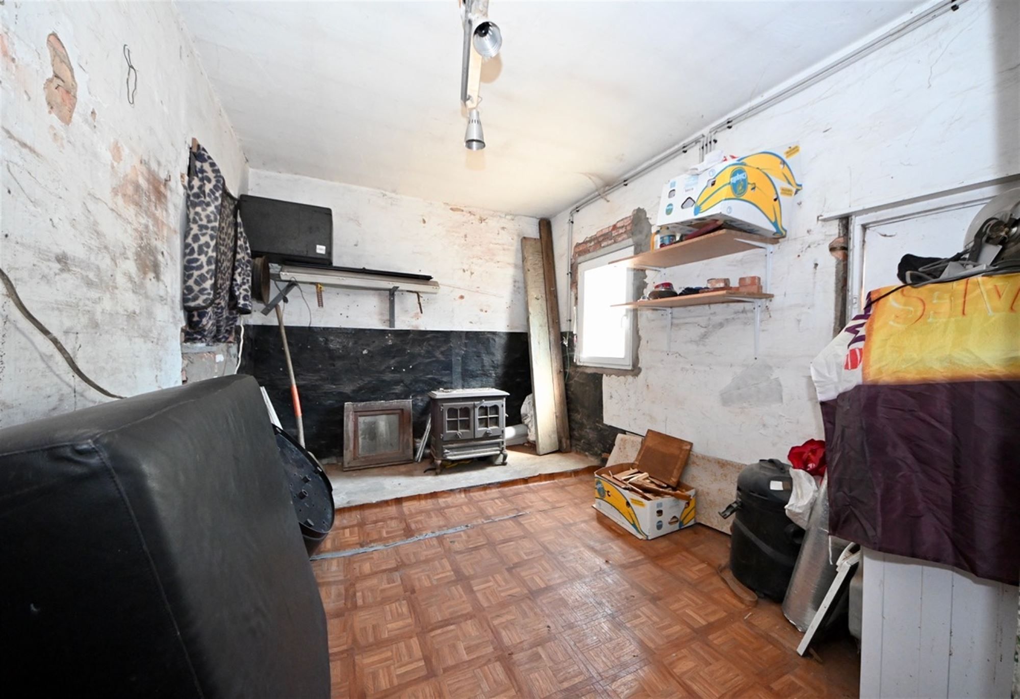 Te renoveren woning met 3 slaapkamers, garage en tuin.  foto 9