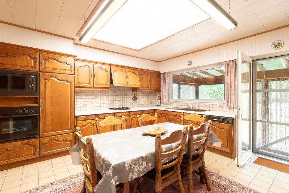 Halfopen gezinswoning met grote tuin in groene omgeving foto 5