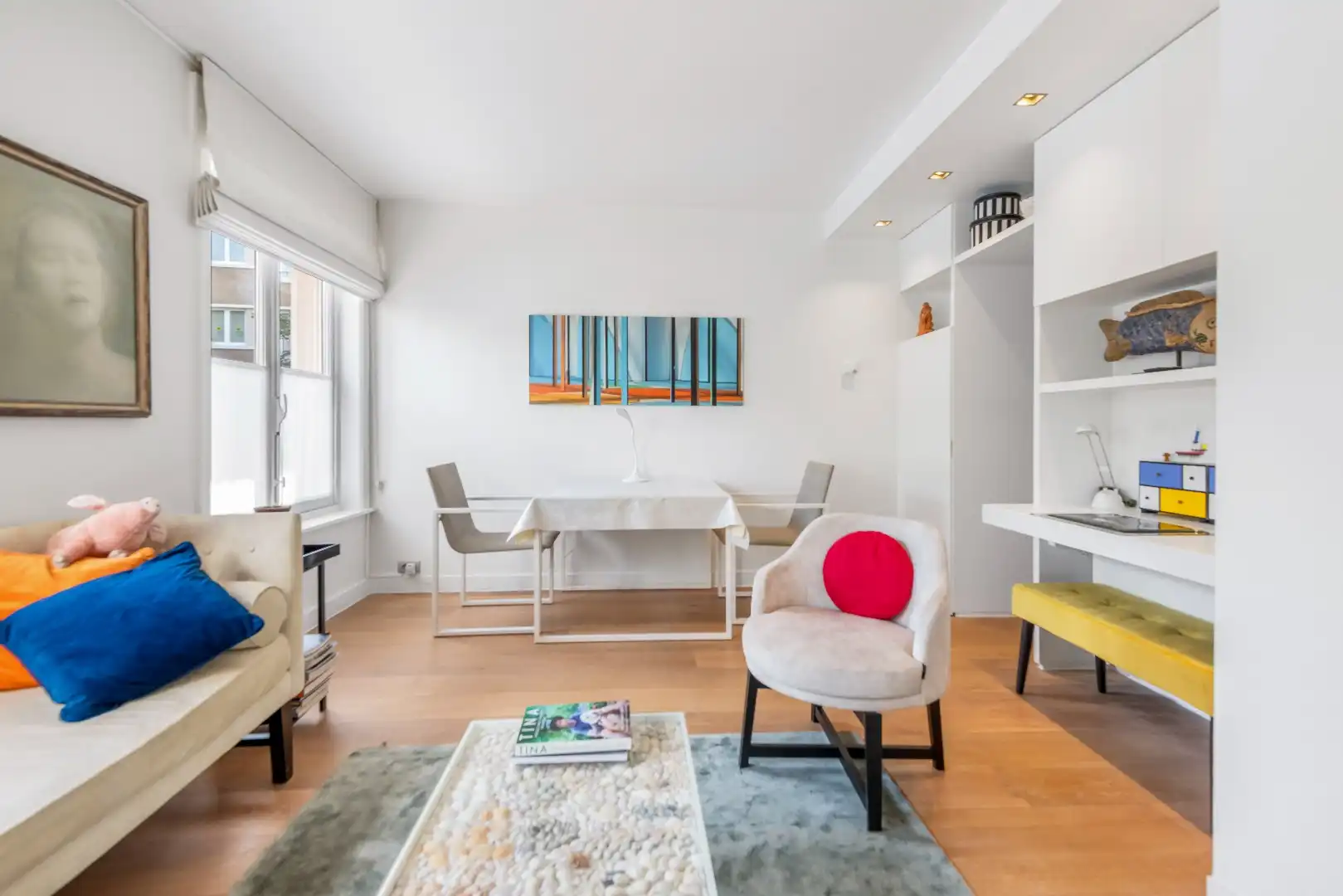 Totaal vernieuwd app. met ruim terras, zeer rustig gelegen vlakbij de Zoutelaan. foto 3