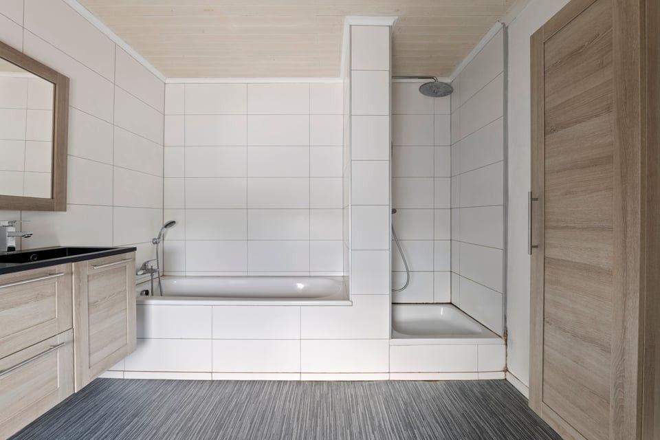 HANDELSHUIS MET PARKING OP EEN TOPLOCATIE IN LINTER foto 24