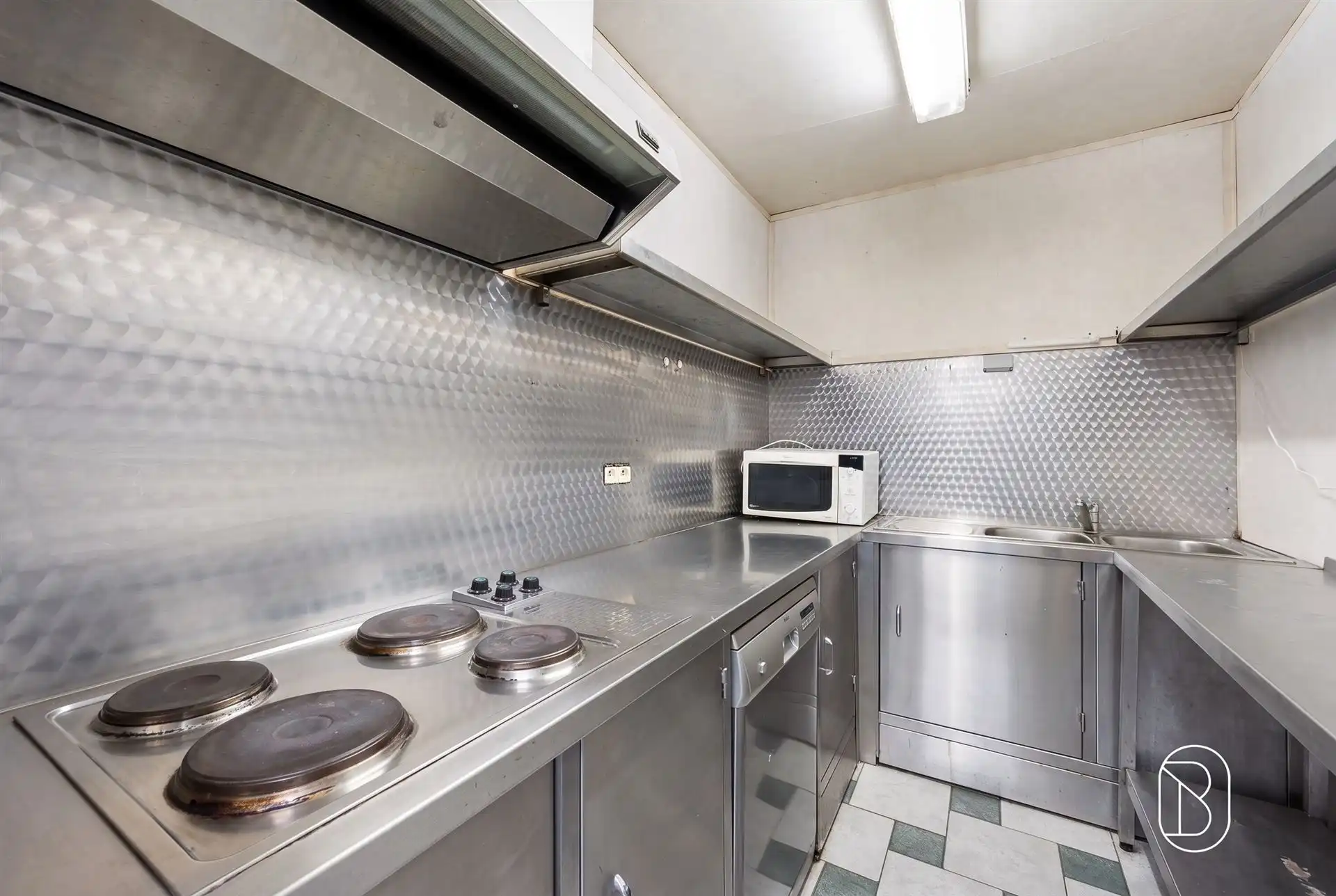 Veelzijdig handelspand met atelier op commerciële toplocatie foto 15