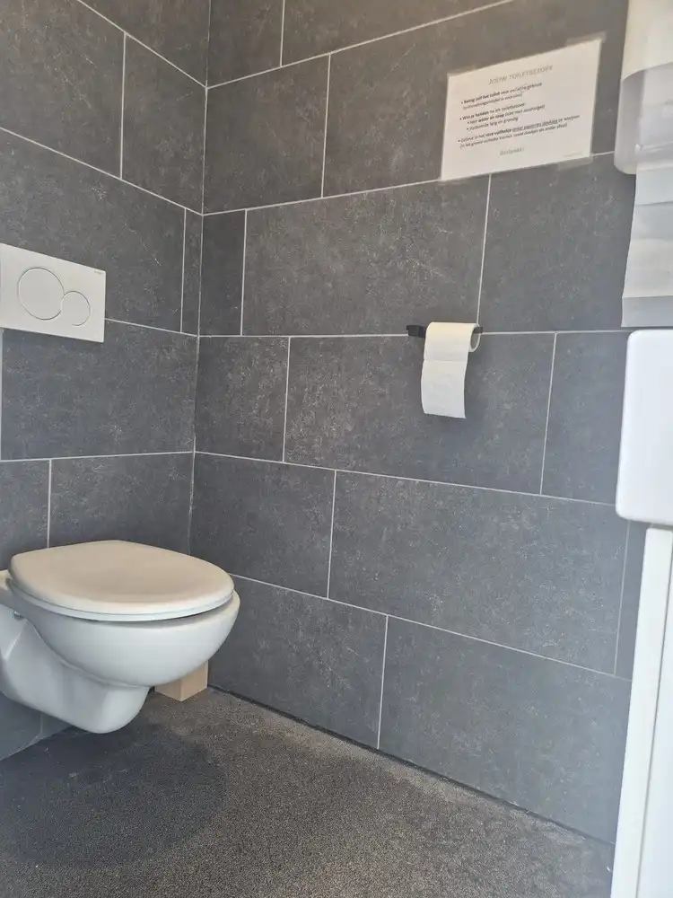 Mooi handelspand op uitstekende locatie foto 7