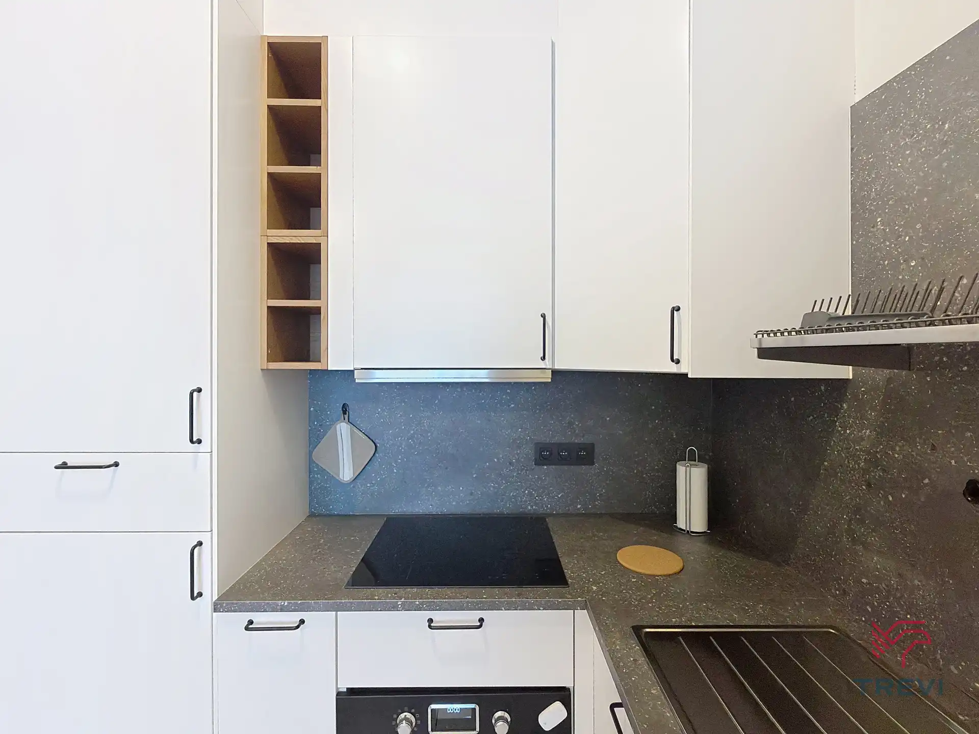 GEMEUBILEERDE STUDIO MET SLAAPHOEK NABIJ TOUR & TAXIS ! foto 8