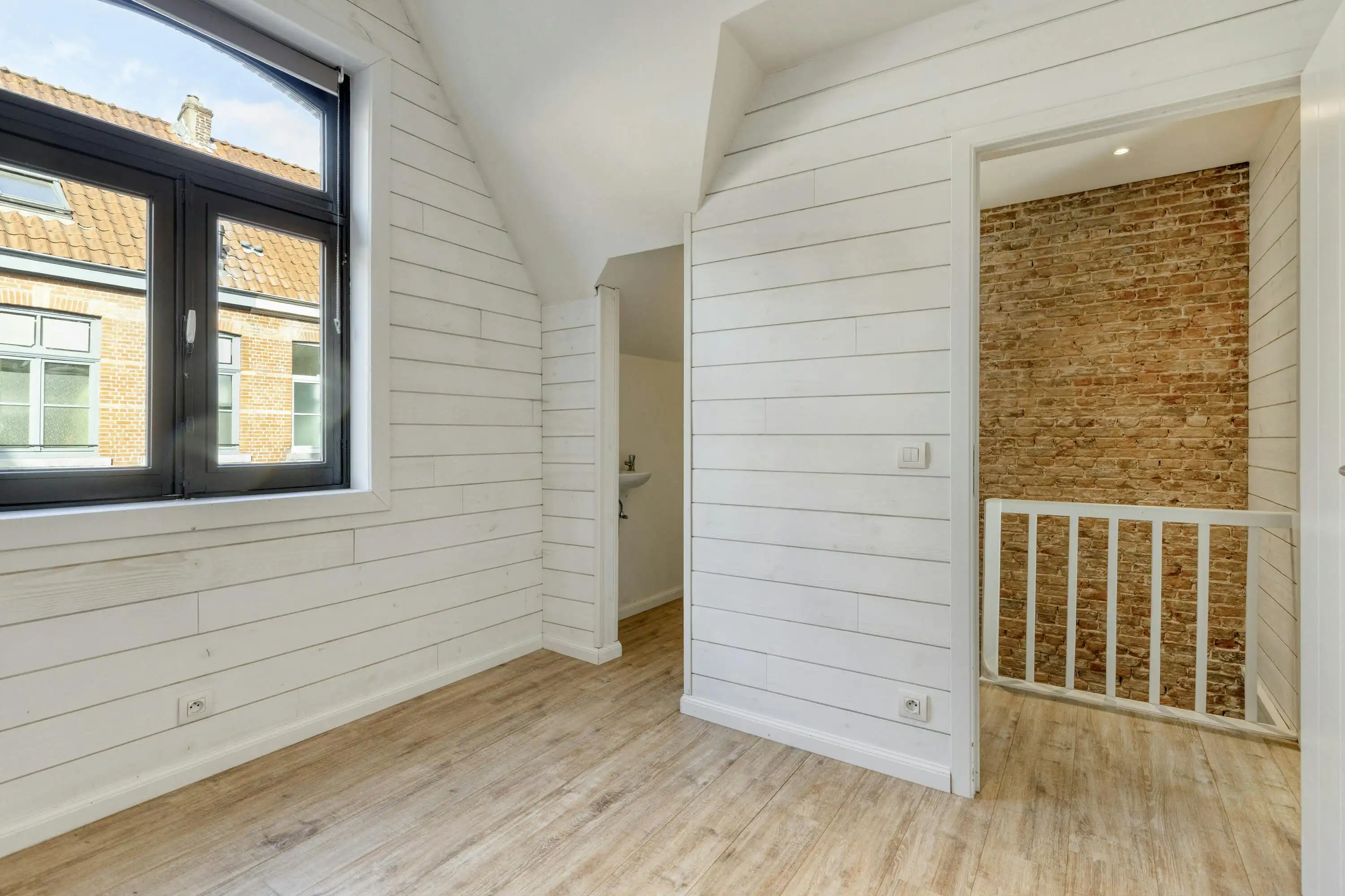 Instapklaar huis te koop met tuin en garage in Brugge foto 11