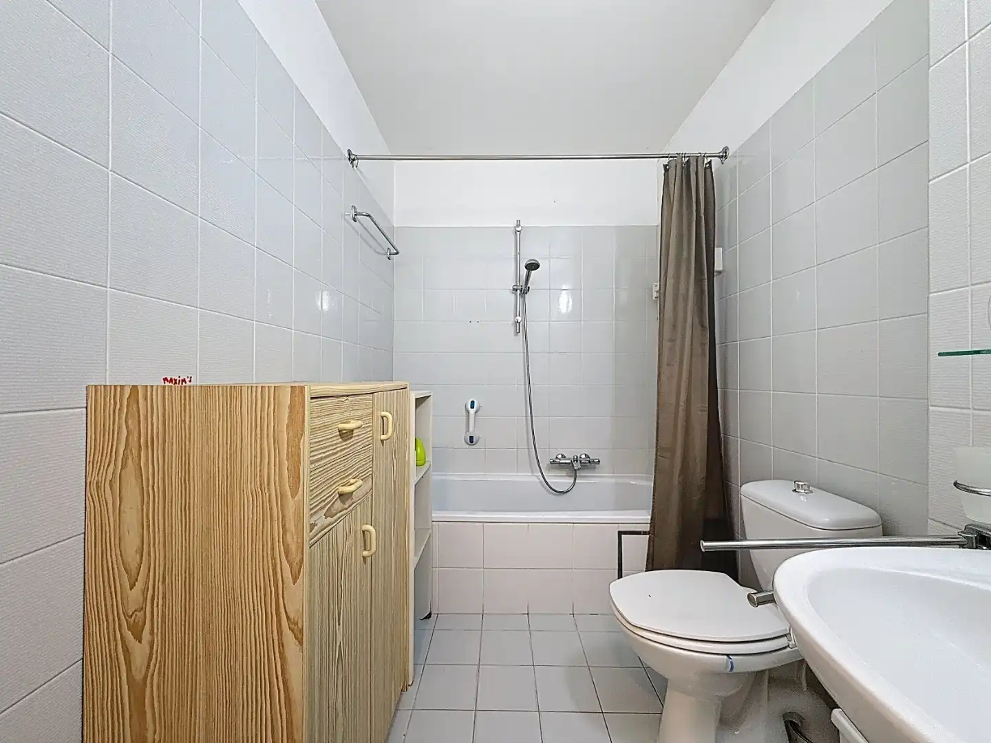 Op te knappen appartement met zongericht terras nabij de zee en Havengeul. foto 7