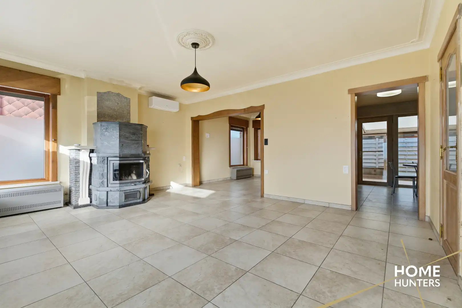 Woning met 3 slaapkamers en zéér ruime loods op gunstige ligging te Zonnebeke! foto 4