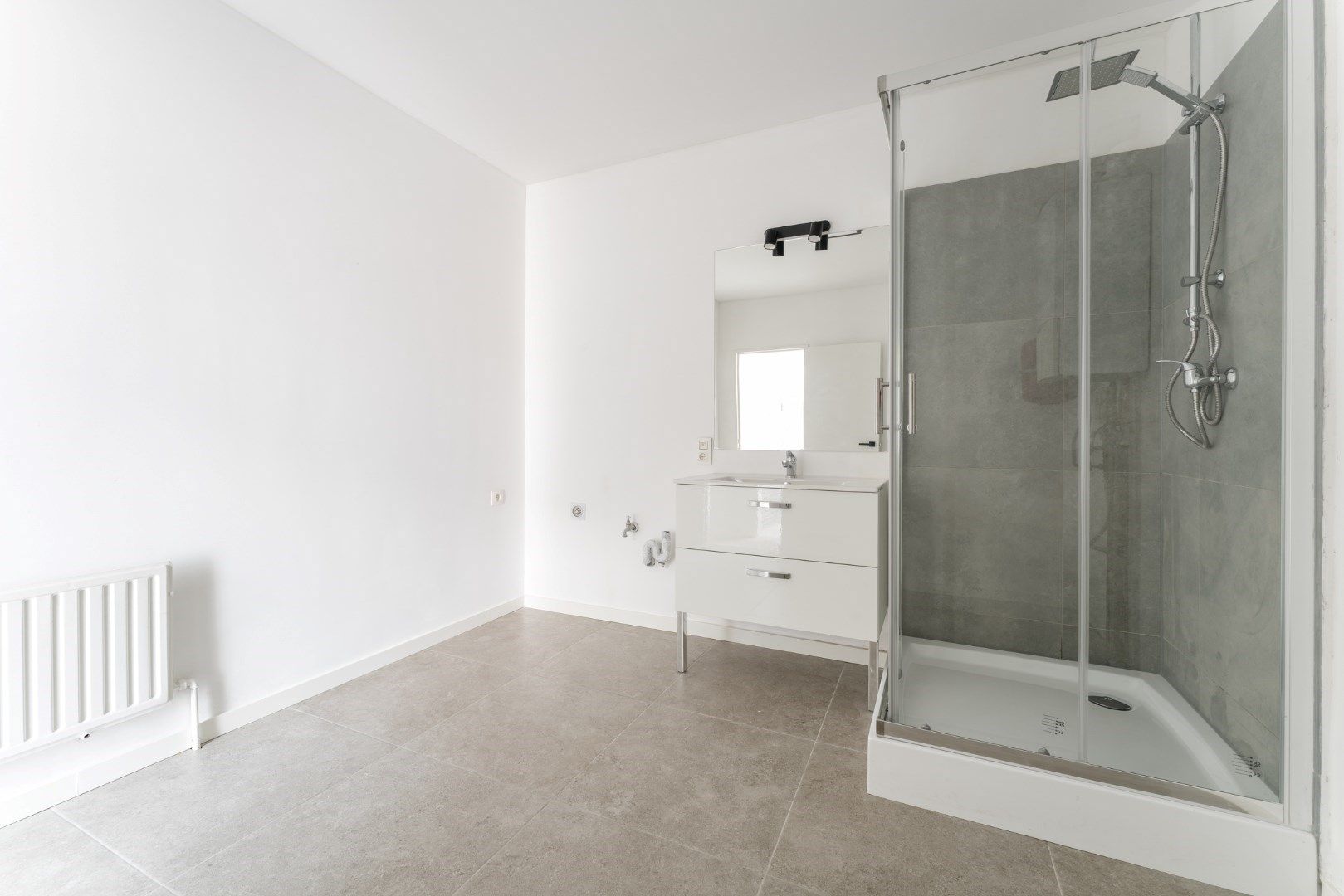 Volledig gerenoveerd 3 slaapkamer appartement in Neerpelt centrum. foto 15