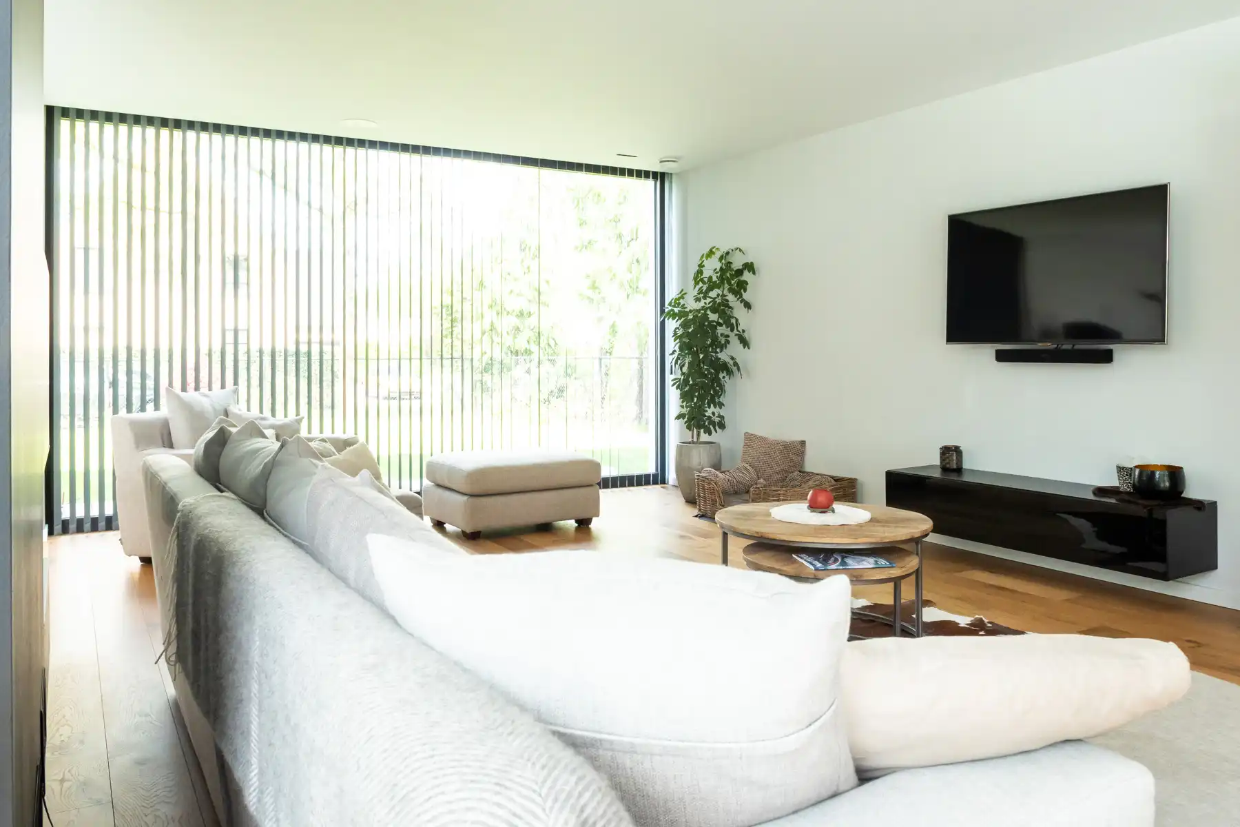 Ruime moderne luxe villa met zwembad op ca. 2339 m². foto 6