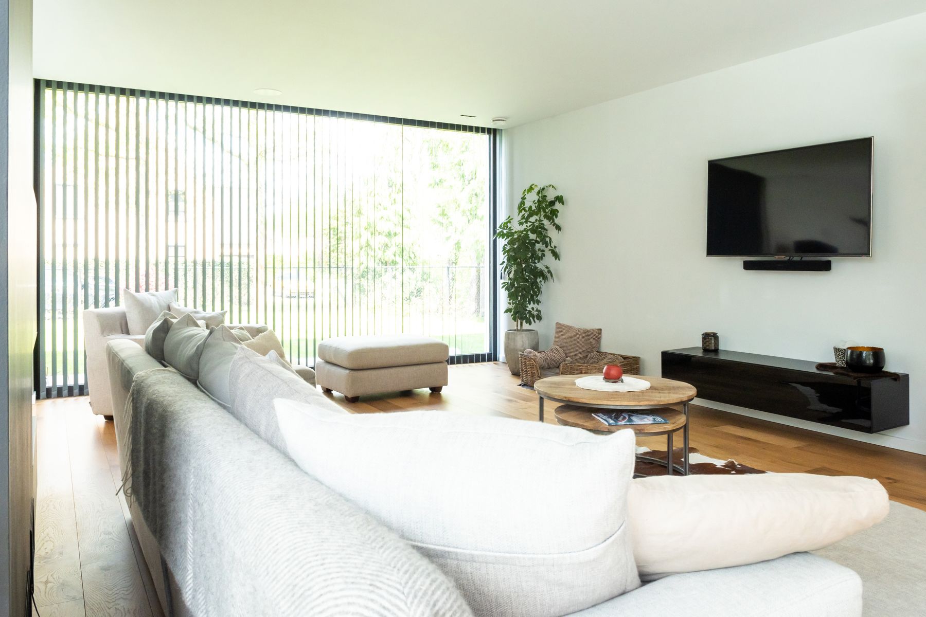 Ruime moderne luxe villa met zwembad op ca. 2339 m². foto 6