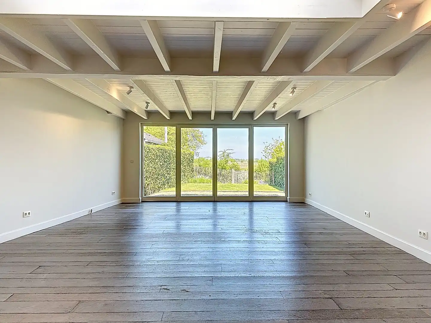 Sfeervolle en luxe tussenwoning in Zuidzande met vrij zicht over de velden foto 15