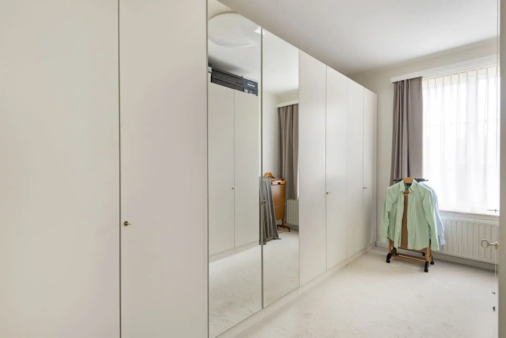 GELIJKVLOERS KANTOOR MET WONING foto 15