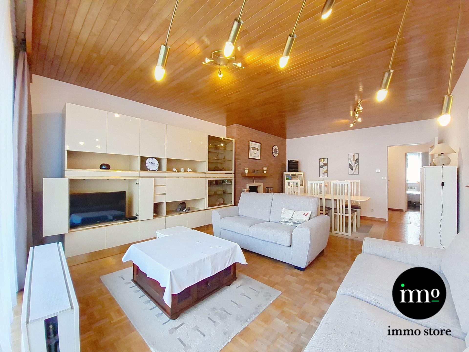 2-slaapkamerappartement met 2 terrassen en 2 parkings foto {{pictureIndex}}