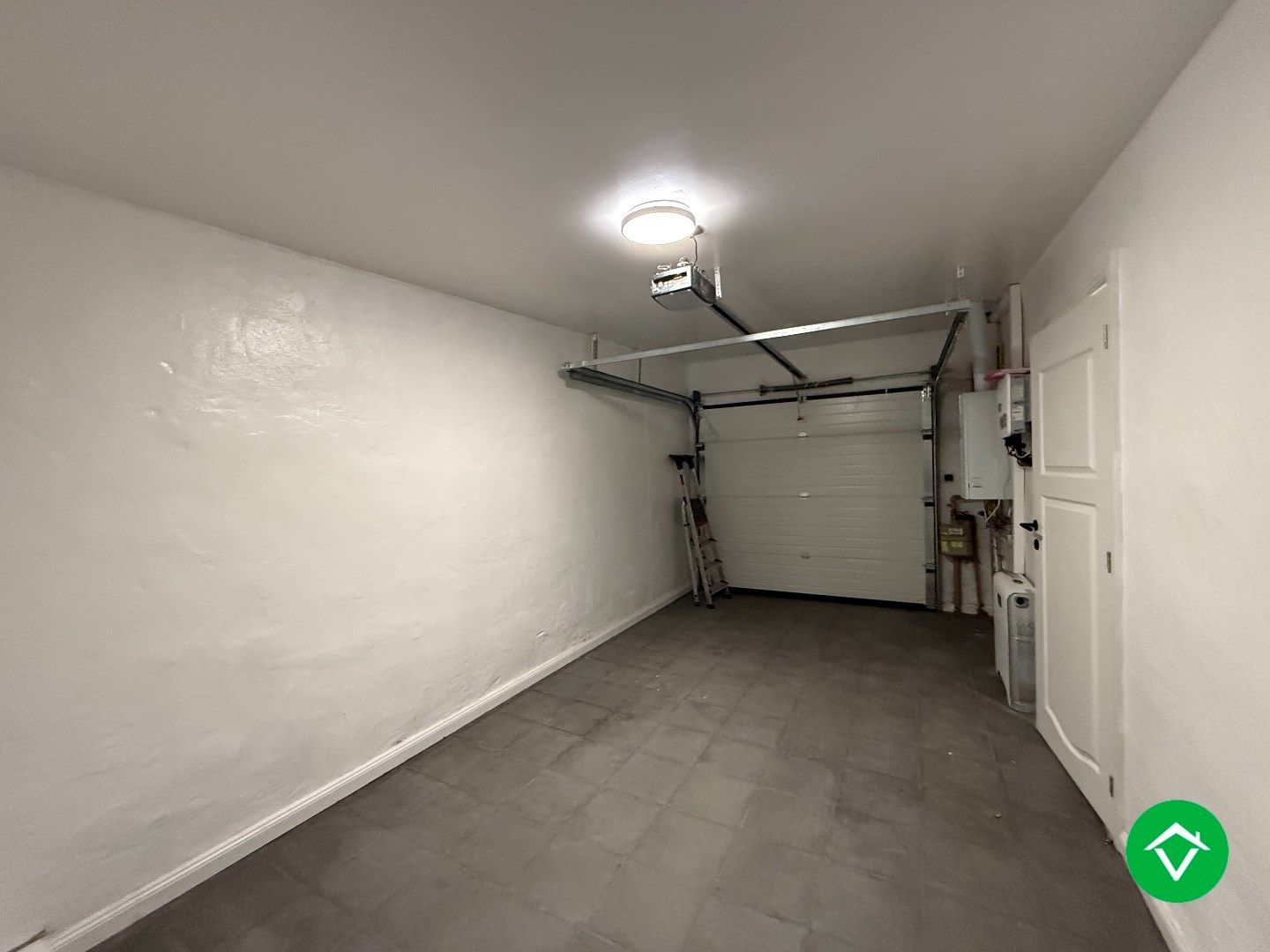 Ruim, gerenoveerde woning met 3 slaapkamers, garage en tuin in een rustige woonwijk te Roeselare! foto 14