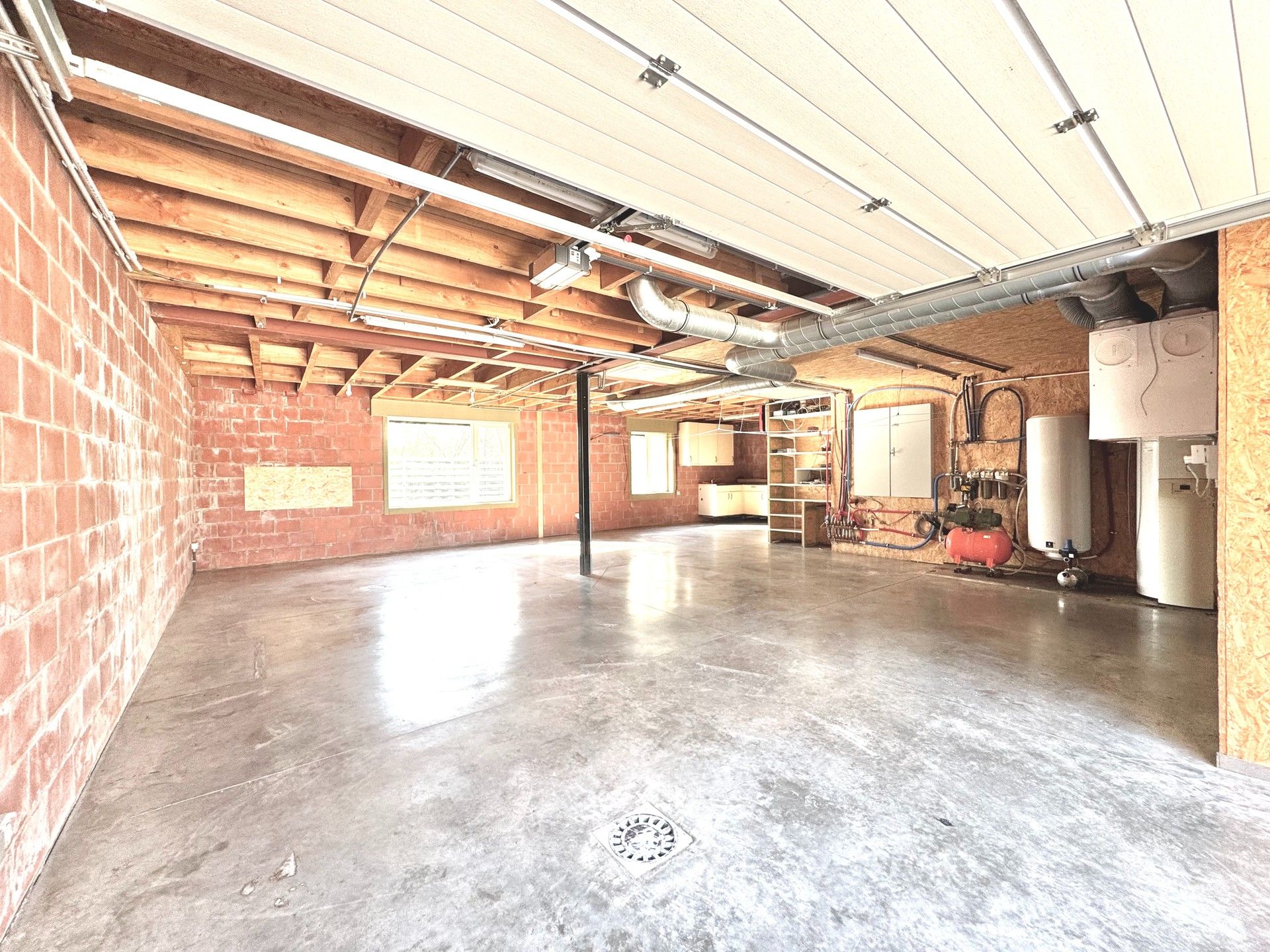 VRIJSTAANDE ENERGIEZUINIGE WONING MET GROTE GARAGE - 836 M² foto 7