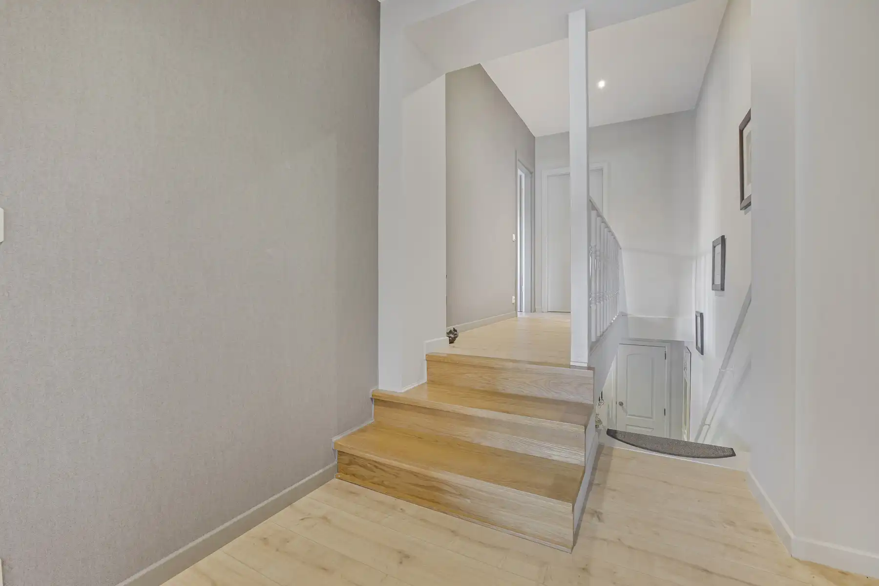 Ruime karakterwoning met 6 kamers, 3 badkamers en tuin foto 33