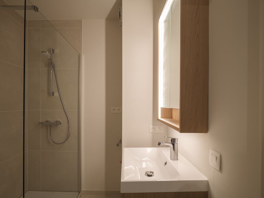 Gerenoveerd 2 slaapkamer appartement met unieke zichten op de Gentse binnenwateren foto 8