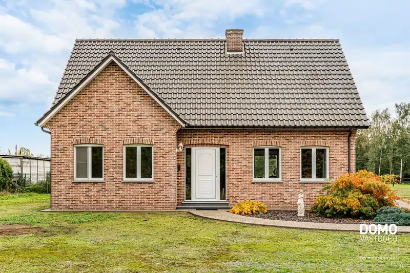 UITZONDERLIJK PERCEEL VAN 2 HA 50 A MET RUIME WONING EN TAL VAN MOGELIJKHEDEN foto {{pictureIndex}}
