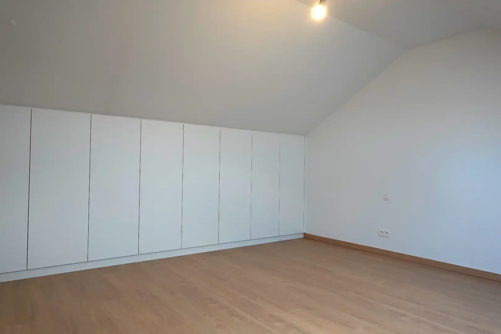 Prachtig 3-slaapkamerappartement met staanplaats in het voormalige gemeentehuis van Vleteren foto 12