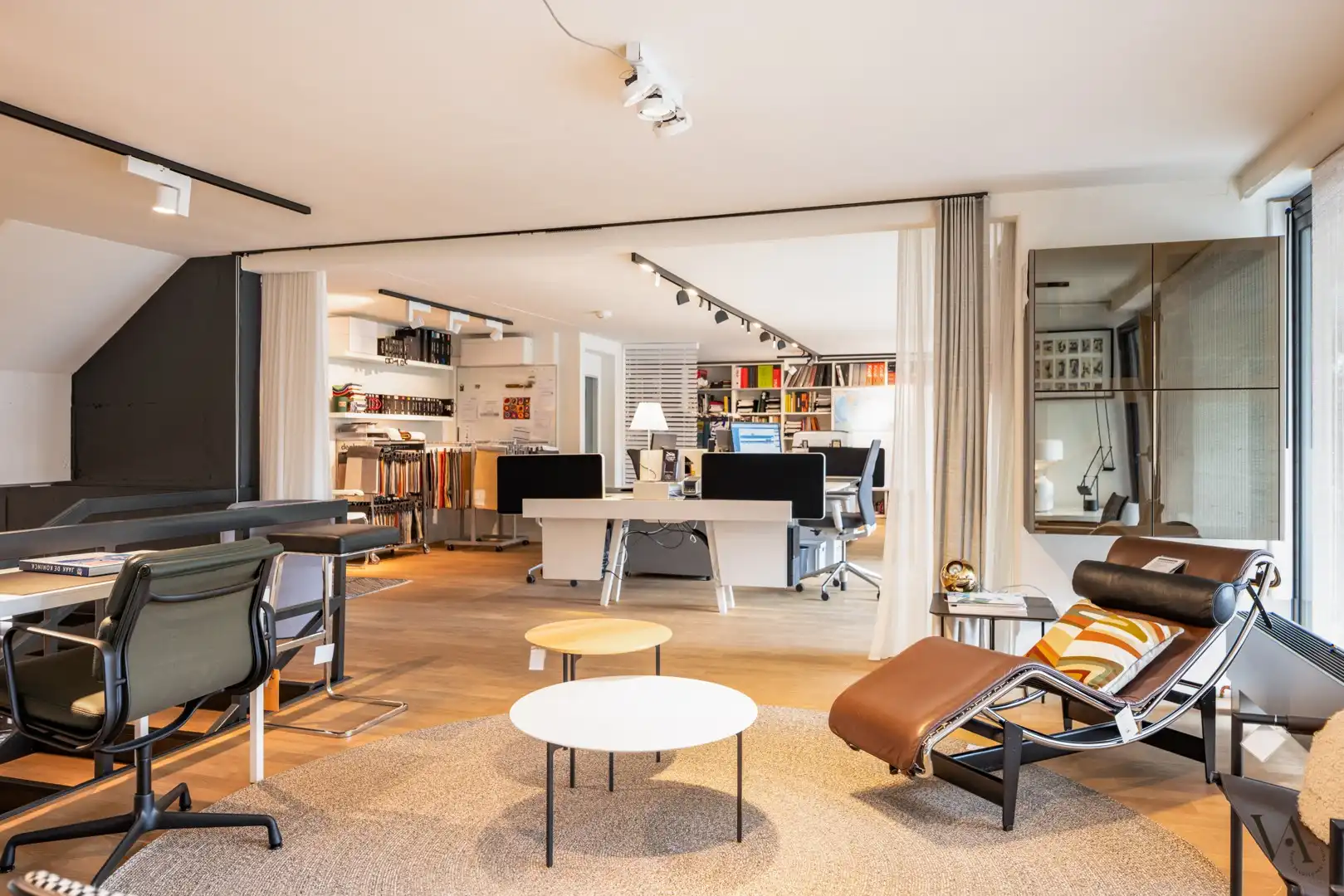 High-end kantoor- en winkelruimtes in het hart van de stad foto 8