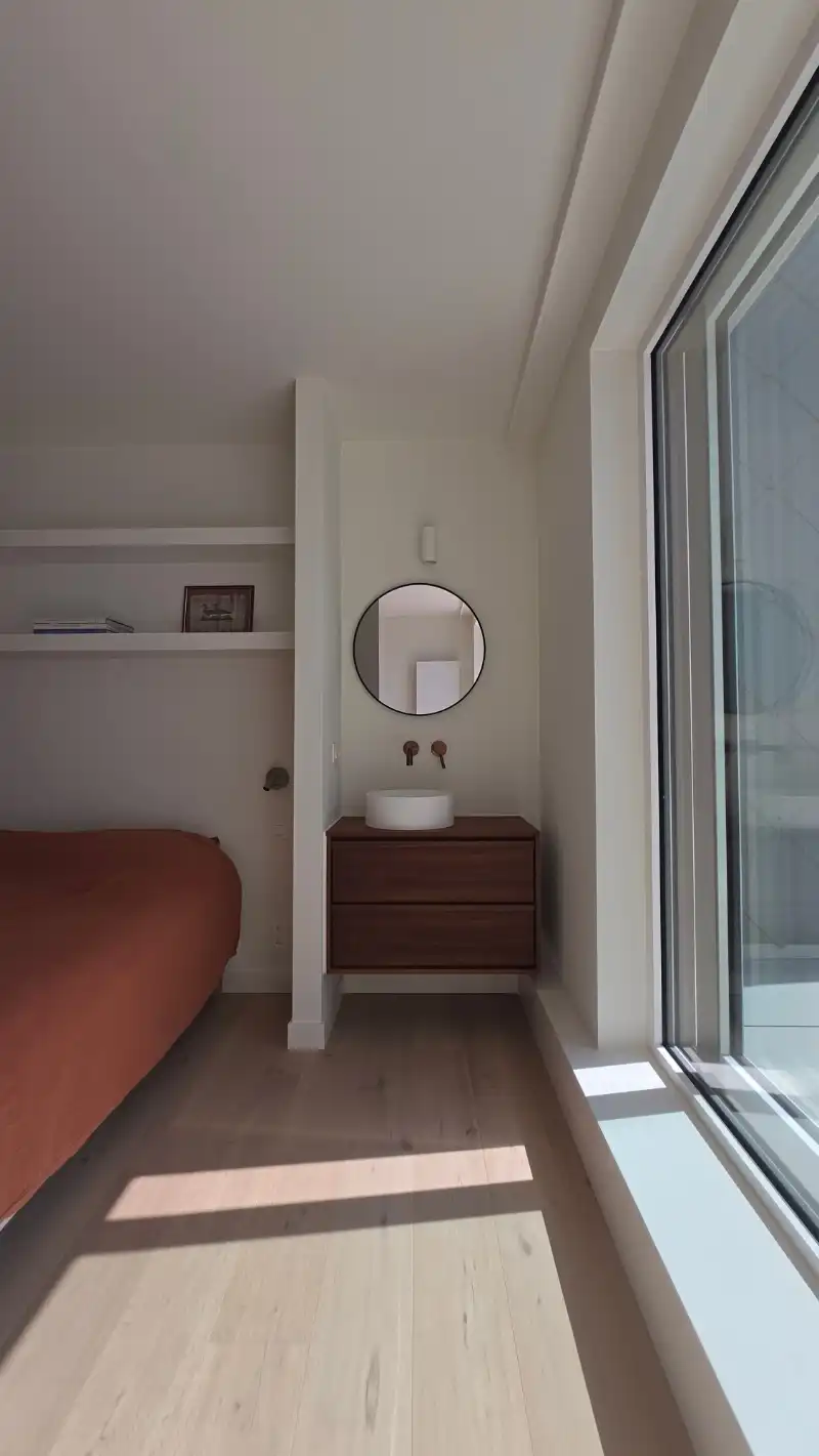 Volledig gerenoveerde penthouse met twee dakterrassen en zeezicht! foto 14