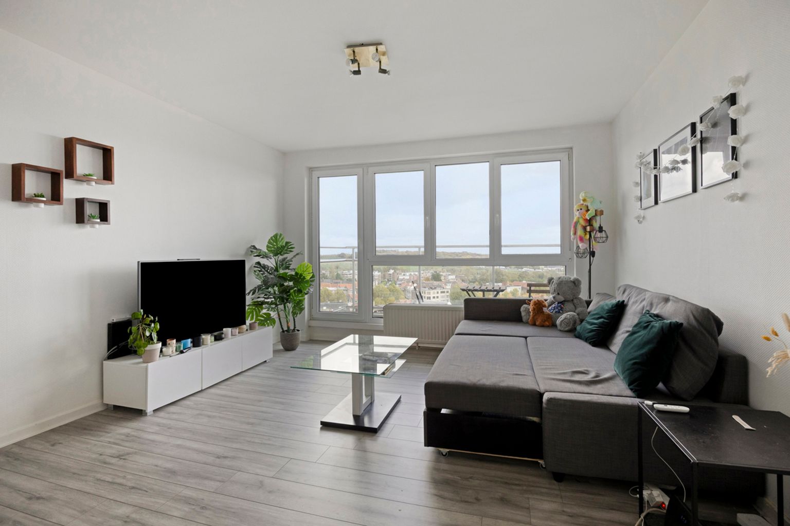 Instapklaar 2-slaapkamerappartement met panoramisch uitzicht foto {{pictureIndex}}