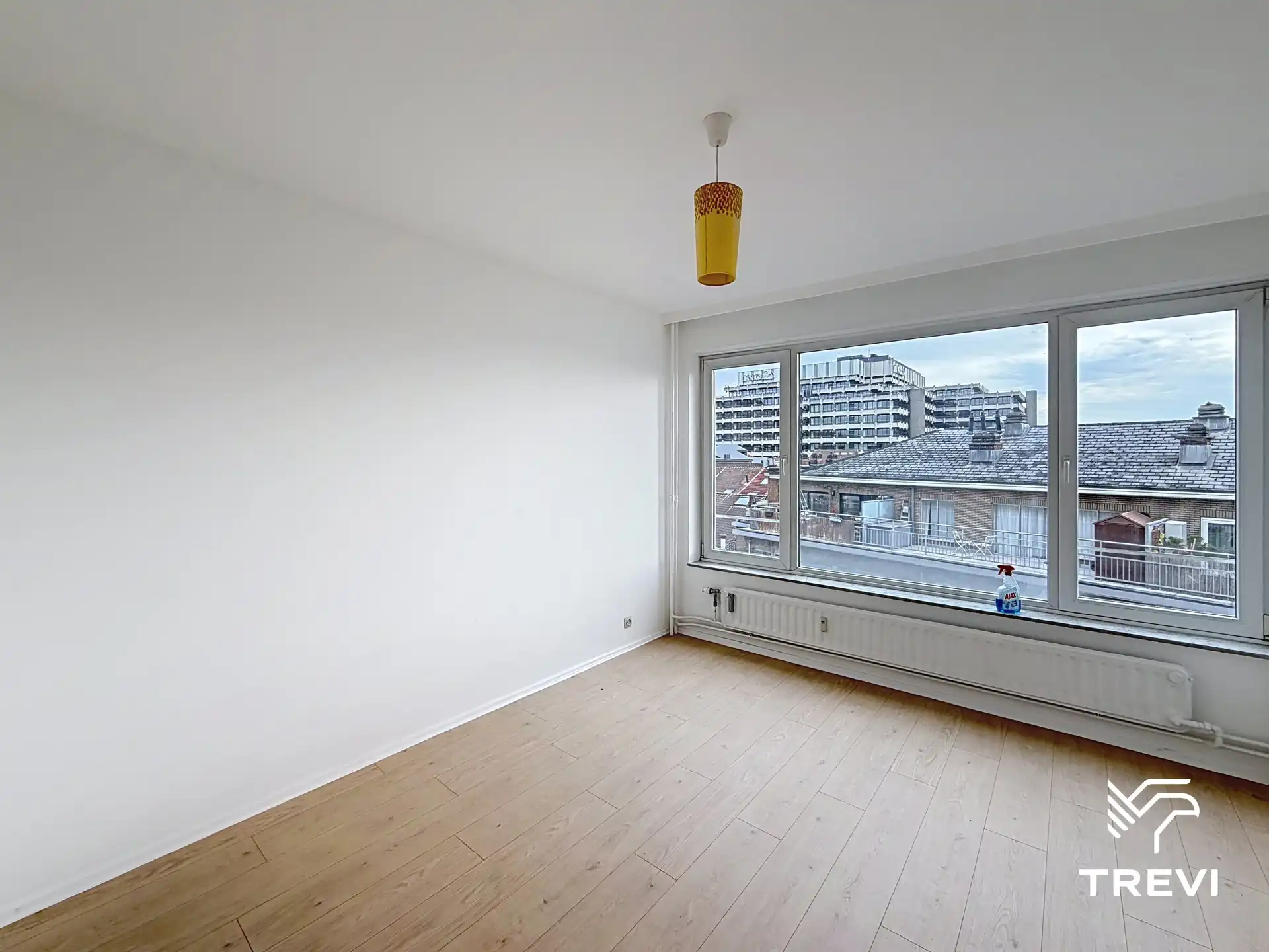 Gerenoveerd appartement met 2 slaapkamers foto 14