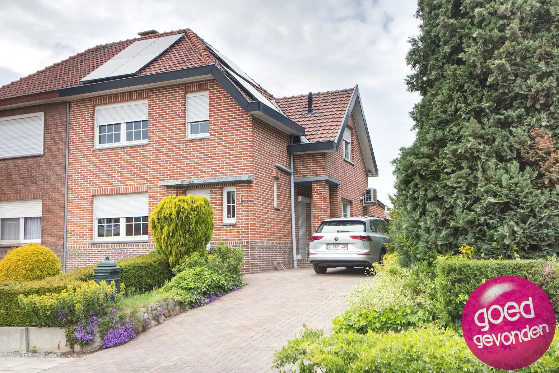 GEZINSWONING - HOB - 3 SLK - TERRAS - TUIN - DUBBELE GARAGE foto {{pictureIndex}}