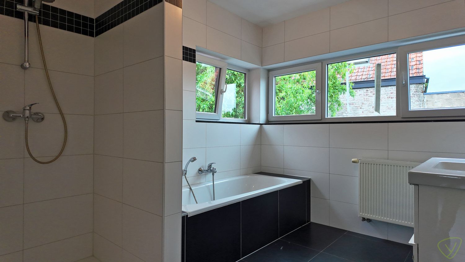 Recente gezinswoning met zonnige tuin, garage en centrale ligging! foto 12